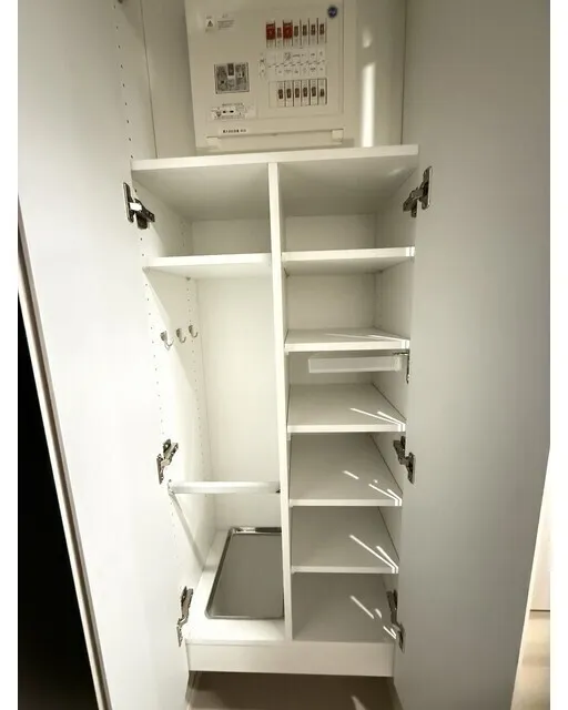 Wellis Urban Sumiyoshi West - Interior - ["Cupboard", "Household hardware", "Wardrobe"]