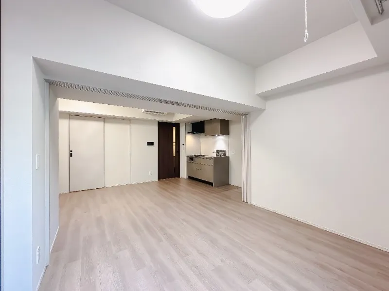 Cross Residence Nihonbashi Honcho - Interior - ["Flooring", "Ceiling", "Floor"]