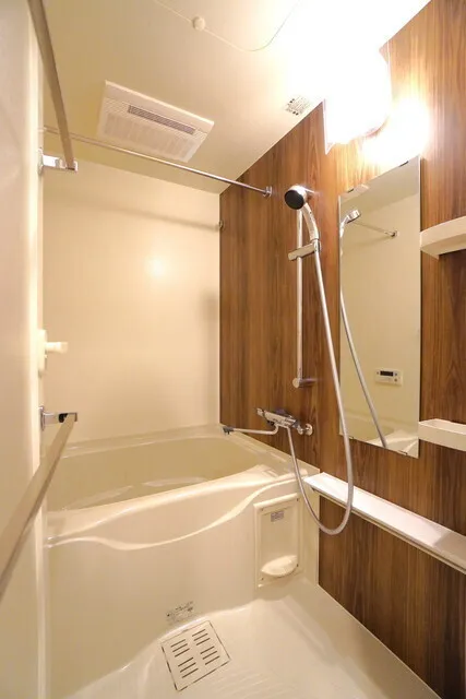 Belle Face Hatchobori West - Interior - ["Bathtub", "Plumbing fixture", "Shower head"]