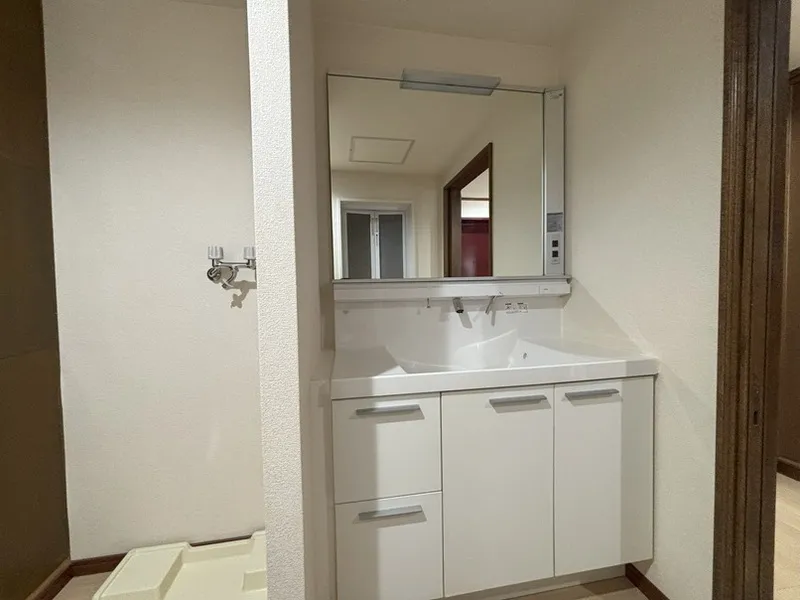 Hulic Asakusa 1-Chome - Interior - ["Flooring", "Plumbing fixture", "Bathroom Sink"]