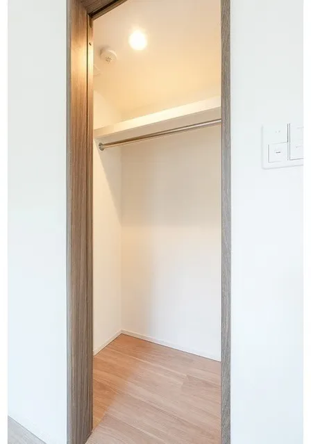 Comforia Liv Nagafukucho - Interior - ["Wood", "Flooring", "Floor"]