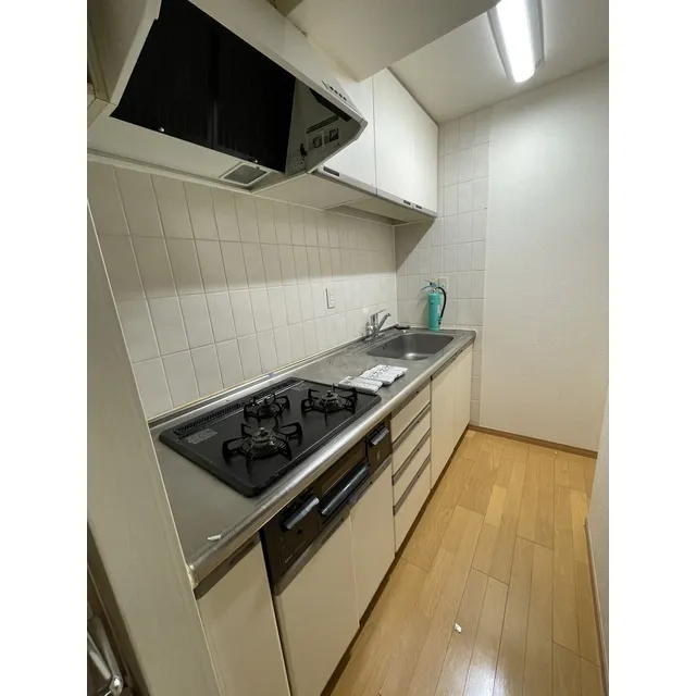 Tokyu Dwell Arus Sugamo - Interior - ["Cabinetry", "Building", "Kitchen sink"]