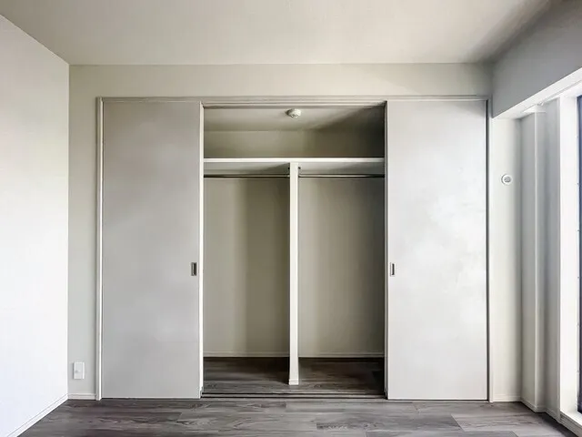 Royal Parks Ariake - Interior - ["Wood", "Flooring", "Floor"]