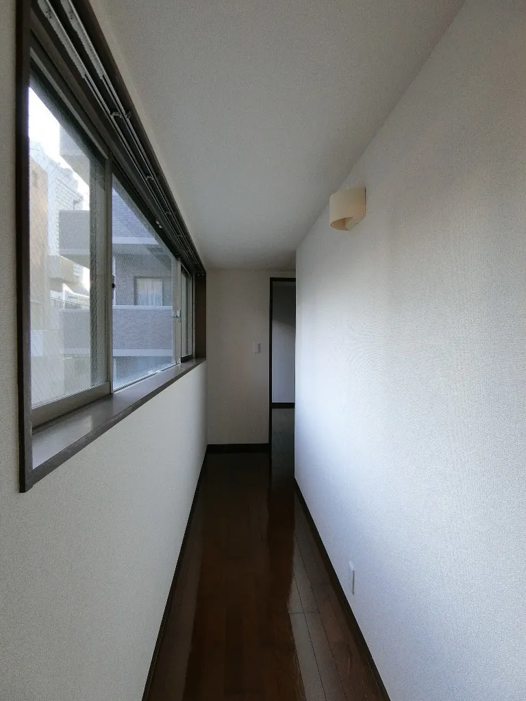 Shiba Park Apartment - Interior - ["Building", "Window", "Fixture"]