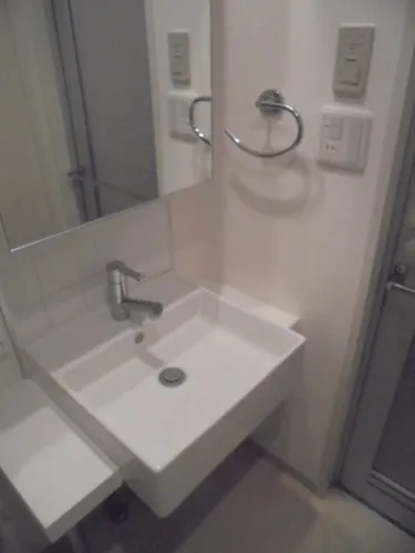 Belle Face Okusawa - Interior - ["Mirror", "Tap", "Plumbing fixture"]