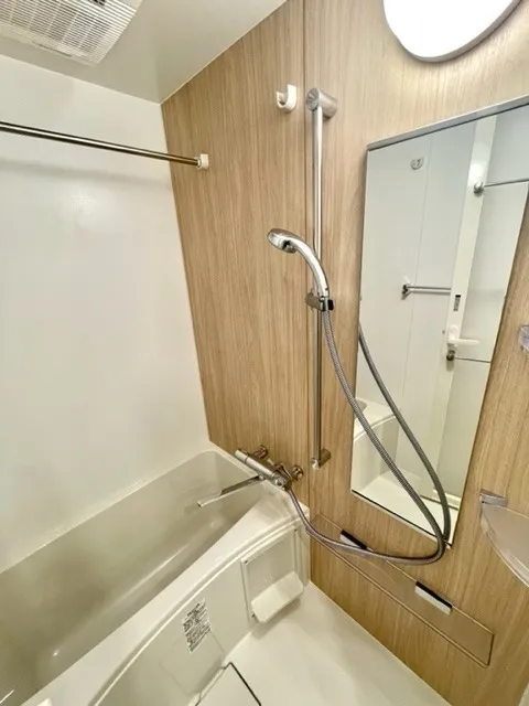 Residia Minami Shinagawa Place - Interior - ["Plumbing fixture", "Bathroom", "Flooring"]