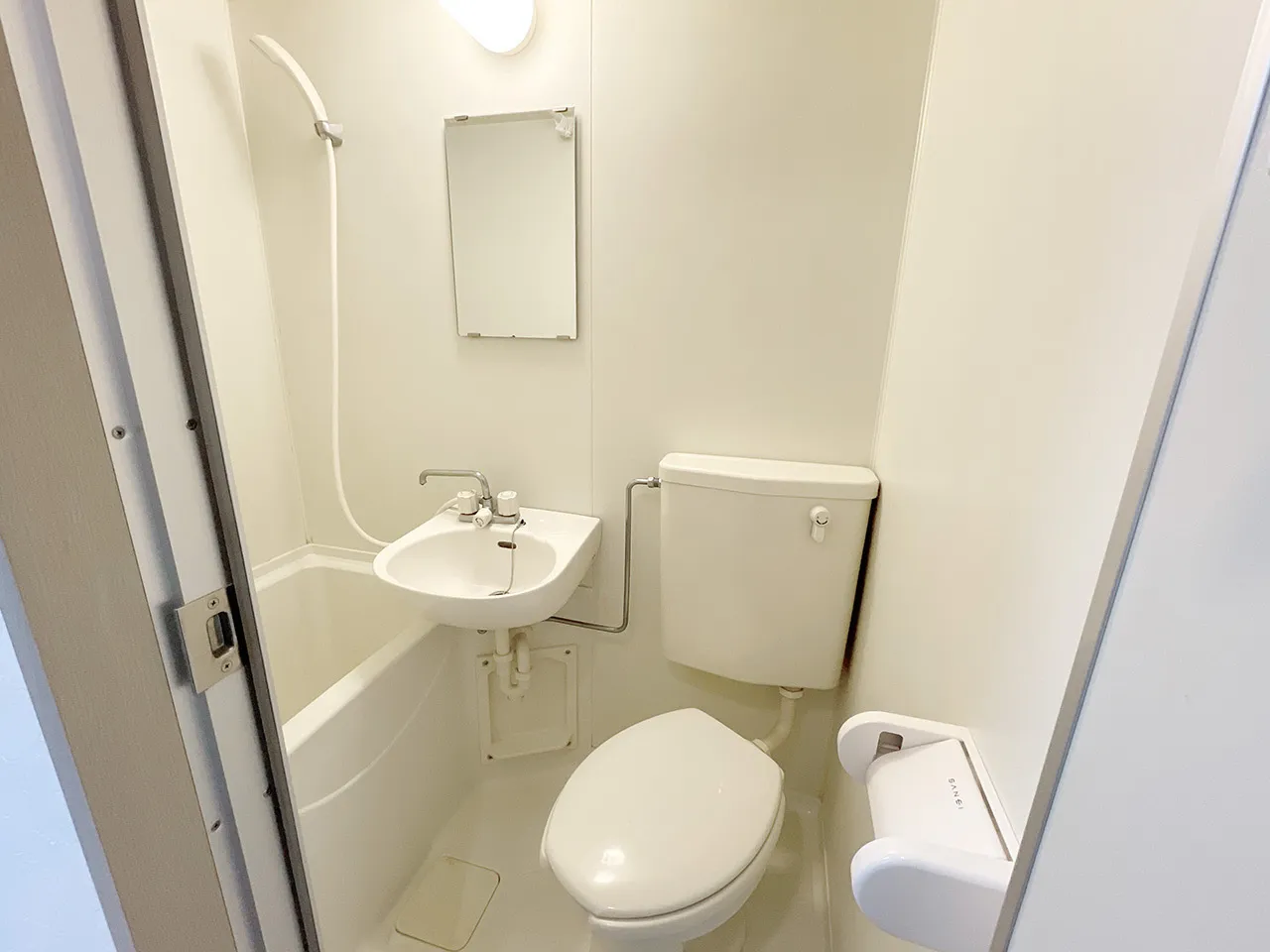 Mynavi Stay Yoyogi Park - Interior - ["Plumbing fixture", "Interior design", "Flooring"]