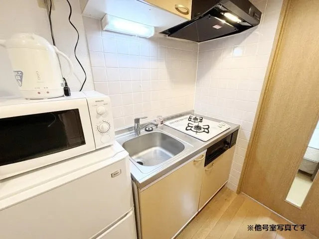 Escort Todai-Mae - Interior - ["Flooring", "Major appliance", "Floor"]