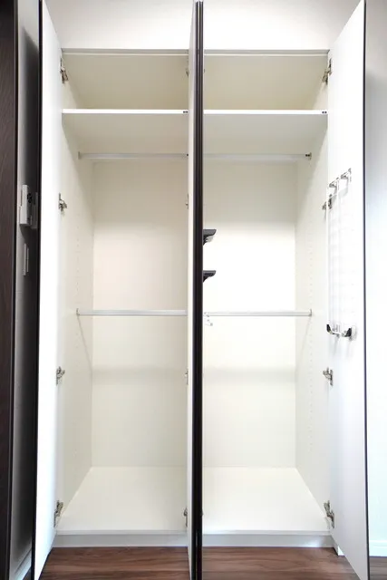 Belfirth Kanda Jimbocho - Interior - ["Fixture", "Automotive exterior", "Shelving"]
