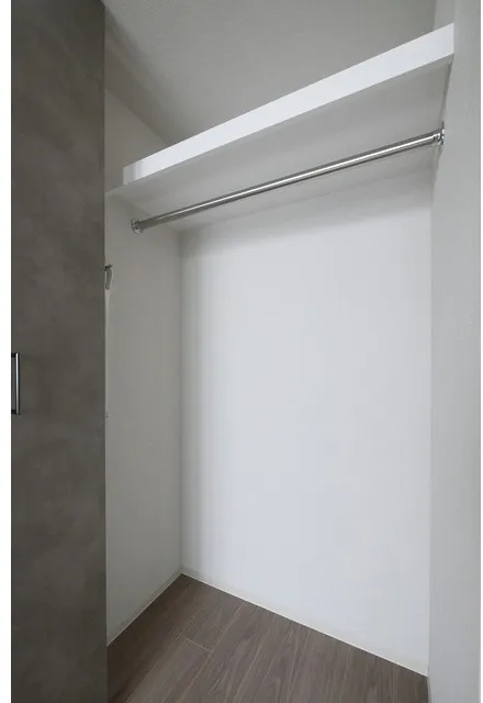 Well Square Yawata-Yama - Interior - ["Ceiling", "Silver", "Pipe"]