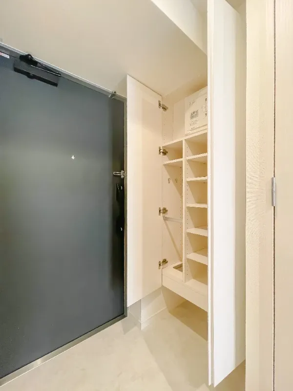 Due Minowa I - Interior - ["Wall", "Flooring", "Wood"]