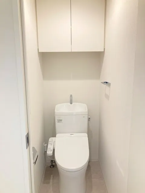 Urbanex Kikukawa III - Interior - ["Toilet seat", "Toilet", "Bathroom"]