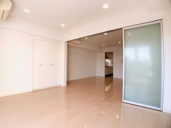 Brillia Ist Sangenjaya Blossom Terrace - Interior - ["Property", "Fixture", "Wood"]