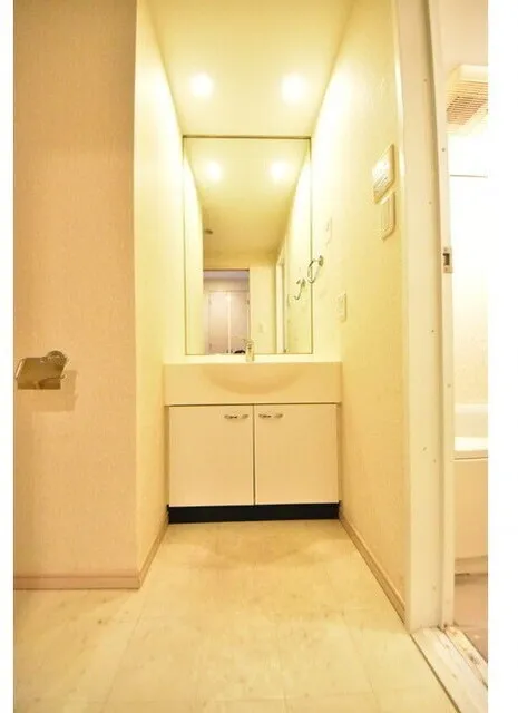 Feel A Shibuya - Interior - ["Flooring", "Floor", "Ceiling"]