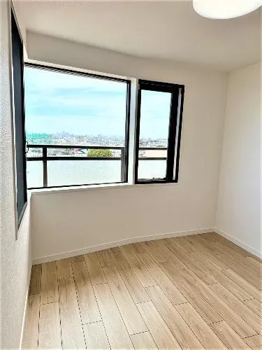 Rene Warabi Building No. 2, Room 807