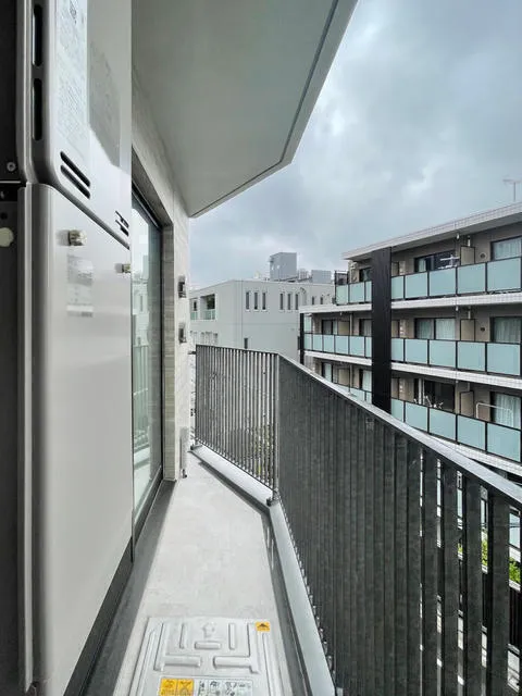 ASTILE Harajuku - Interior - ["Sky", "Building", "Window"]