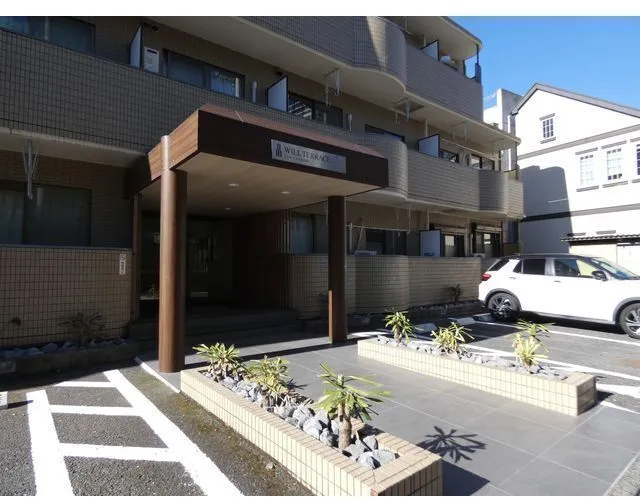Wilterrace Nishi-Ikebukuro - Exterior - ["Hardwood", "Wood stain", "Brutalist architecture"]