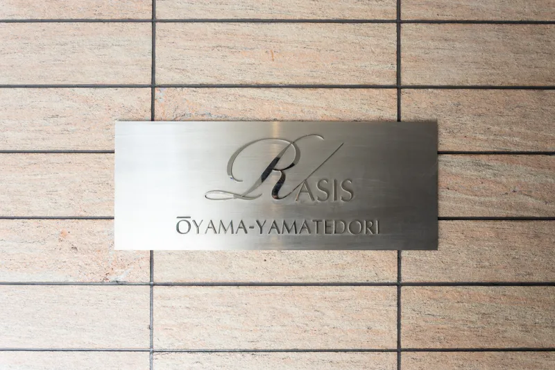 RASIS Oyama - Yamate-dori - Exterior - ["Silver", "Nameplate"]