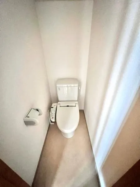 TS Omori Heim - Interior - ["Toilet seat", "Toilet", "Floor"]