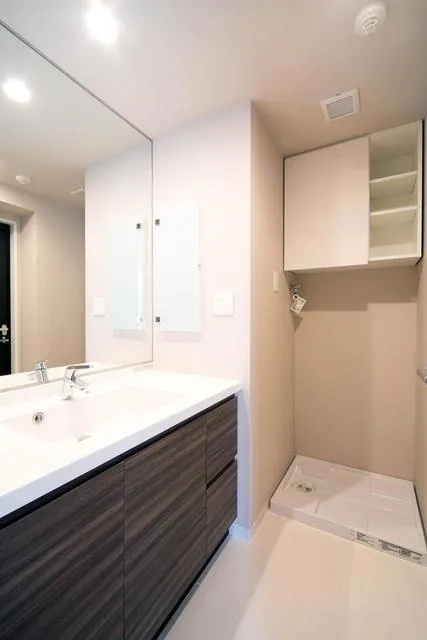 Gardenier Kinuta WEST - Interior - ["Mirror", "Cabinetry", "Bathroom cabinet"]