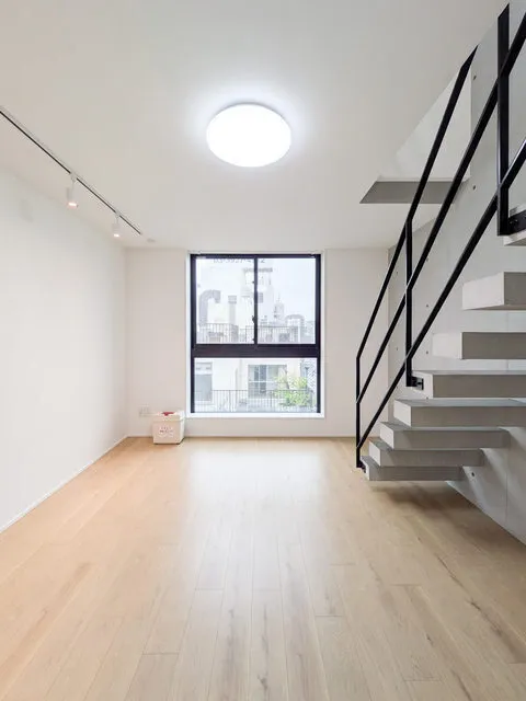 CLK Higashijujo - Interior - ["Flooring", "Floor", "Wall"]