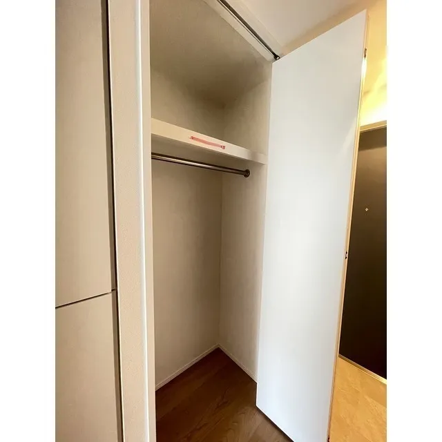 Comforia Kamimeguro - Interior - ["Wood", "Fixture", "Flooring"]