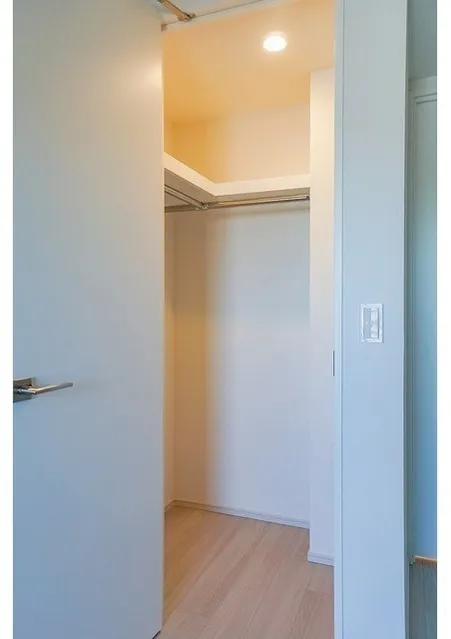 Due Kameido - Interior - ["Flooring", "Wood", "Floor"]