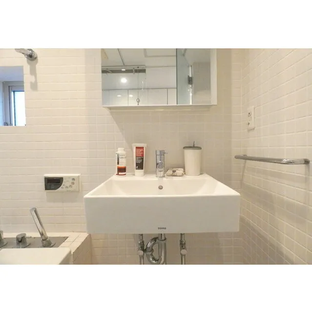 Ipse Gakugei Daigaku - Interior - ["Tap", "Plumbing fixture", "Sink"]