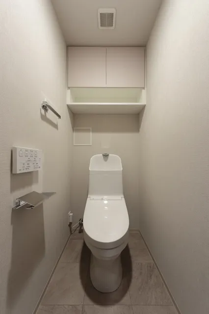 Terra Silk Forest - Interior - ["Toilet seat", "Toilet", "Flooring"]