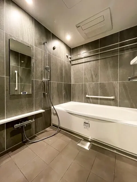 Royal Parks Ariake - Interior - ["Flooring", "Bathroom", "Plumbing fixture"]
