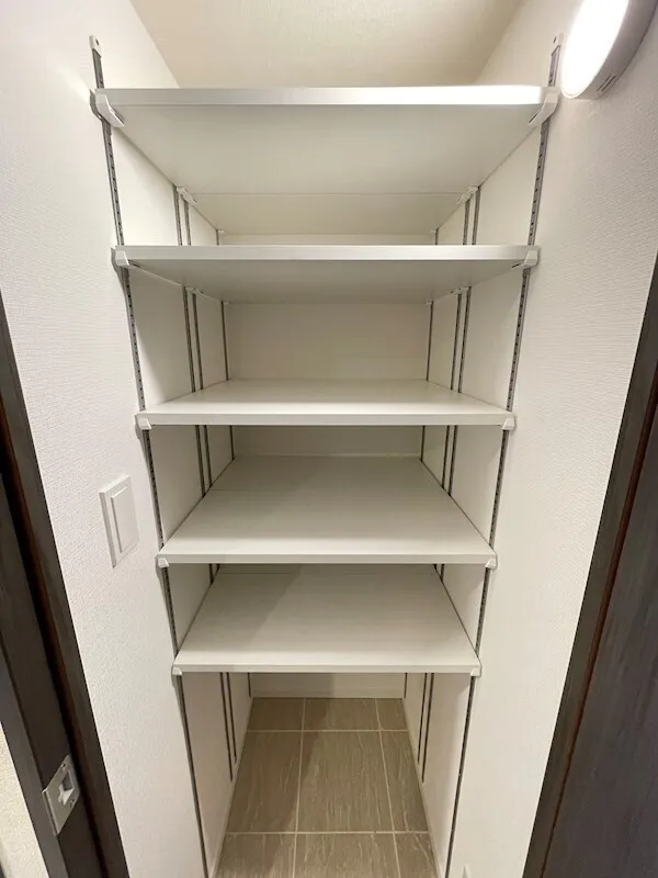 Residia Nakameguro Ⅲ - Interior - ["Flooring", "Shelving", "Shelf"]