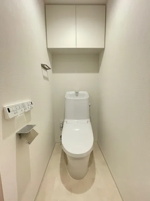 Prince Due Kamiya - Interior - ["Toilet seat", "Toilet", "Flooring"]