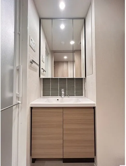 Stylio Ikegami South - Interior - ["Wood", "Flooring", "Floor"]