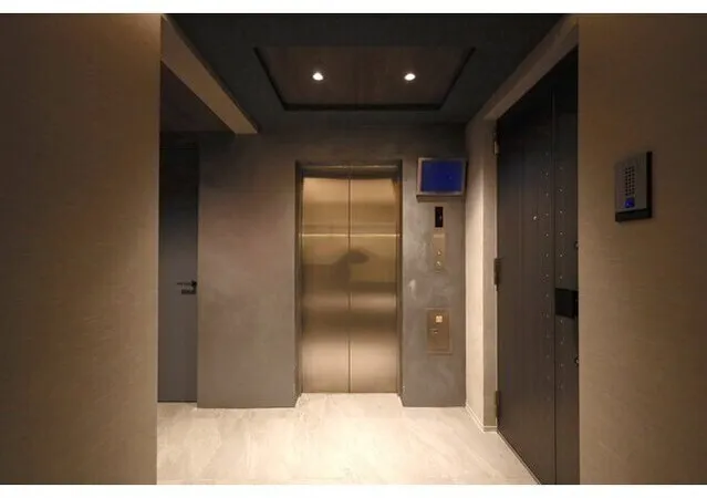 Grande Ikebukuro Honcho - Exterior - ["Glass", "Wood stain", "Elevator"]