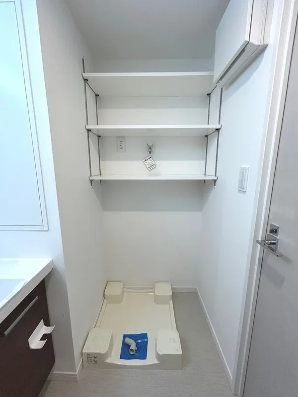 Ayase Platinum Building - Interior - ["Wood", "Flooring", "Floor"]