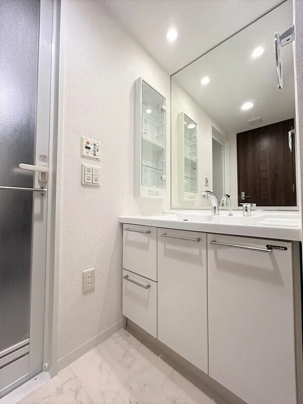 Esty Maison Toyosu Residence - Interior - ["Flooring", "Floor", "Interior design"]