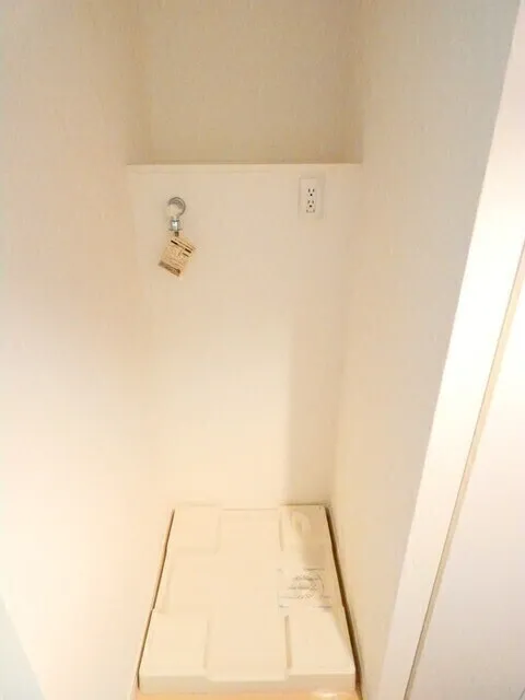 SQUARE Shibuya - Interior - ["Wood", "Rectangle", "Laptop"]
