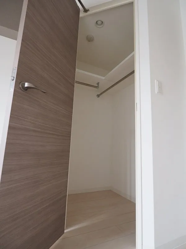 Residia Sangenjaya III - Interior - ["Wood", "Flooring", "Floor"]