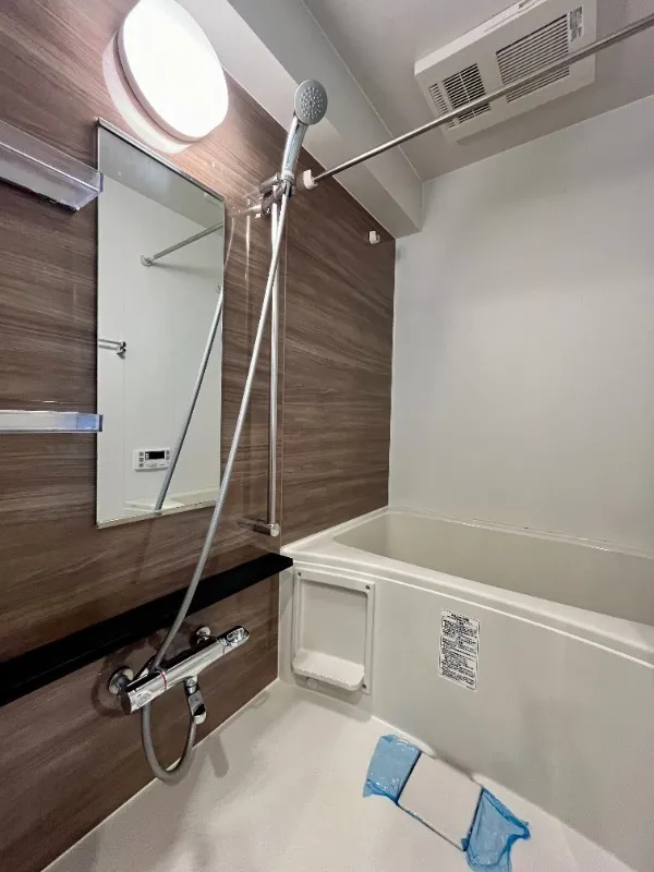 RESIDIA Monzen-Nakacho Place - Interior - ["Flooring", "Plumbing fixture", "Floor"]