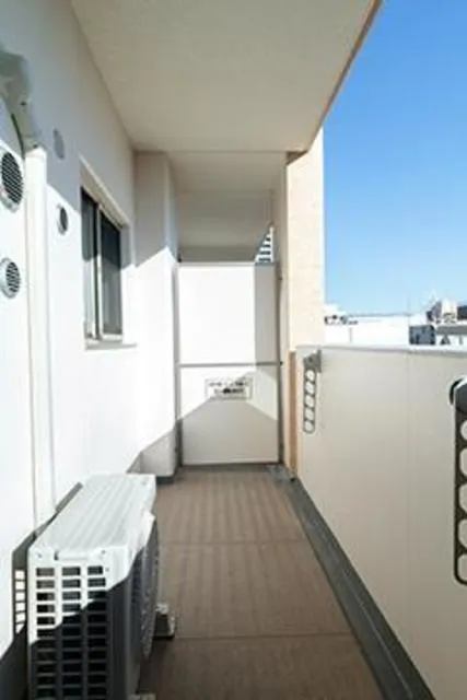 Moana Kinshi Park - Interior - ["Sky", "Fixture", "Building"]