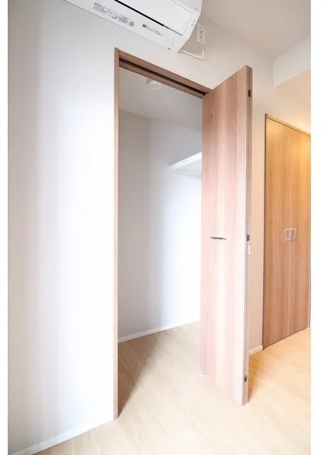 La Douceur Sugamo East - Interior - ["Wood", "Flooring", "Floor"]