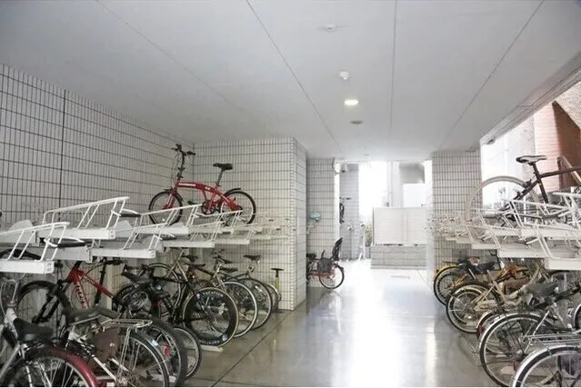 Gala Place Shinjuku Gyoen - Other - ["Aluminium", "Building material", "Bicycle frame"]