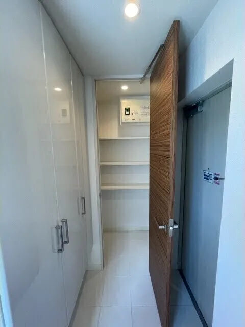 Comforia Kanda Jimbocho - Interior - ["Wood", "Flooring", "Floor"]