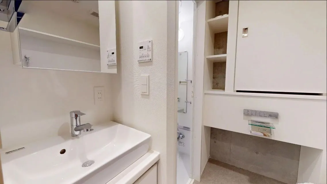 Hmlet Gakugei Daigaku - Interior - ["Plumbing fixture", "Flooring", "Bathroom"]