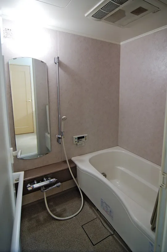 Residia Jiyugaoka - Interior - ["Bathtub", "Property", "Plumbing fixture"]