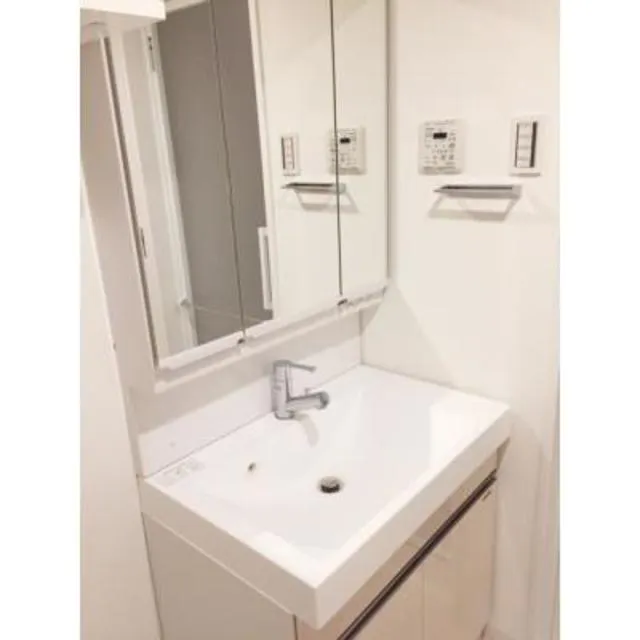 Oryzae Kayabacho - Interior - ["Mirror", "Tap", "Sink"]
