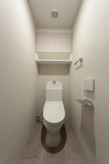 Terra Silk Forest - Interior - ["Toilet seat", "Toilet", "Flooring"]