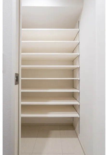 Comforia Higashiueno - Interior - ["Furniture", "Shelf", "Bookcase"]