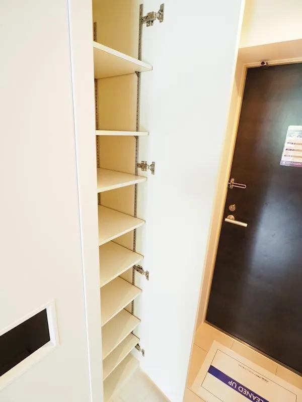 Residia Meguro II - Interior - ["Wood", "Flooring", "Interior design"]