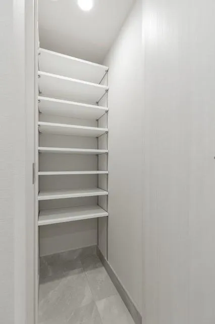 Ipse Kagurazaka - Interior - ["Fixture", "Wood", "Shelving"]